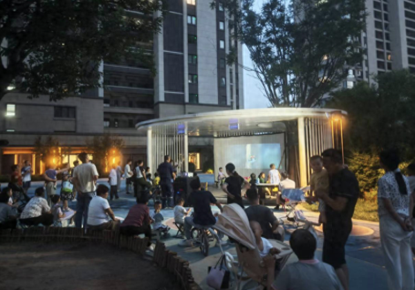实盘配资网 南苑街道南苑社区开展“快乐观影 邻里同欢”电影放映活动